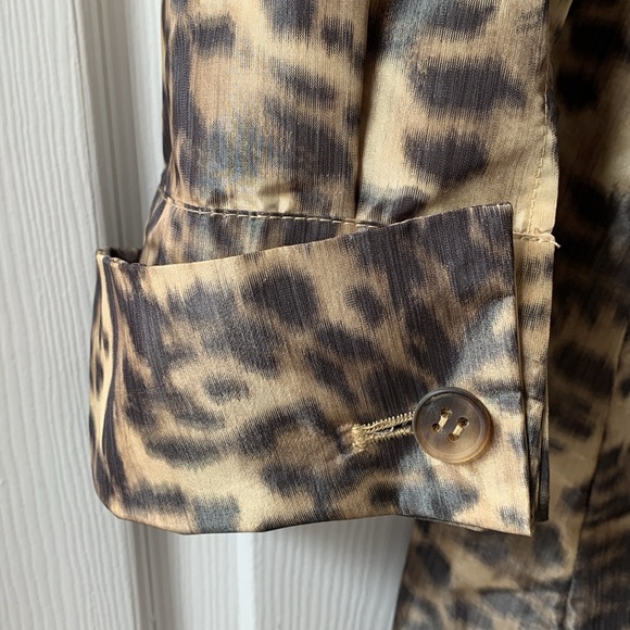 Hilary Radley roomy leopard print unlined belted raincoat buttoned cuffs EUC - Picture 3 of 9